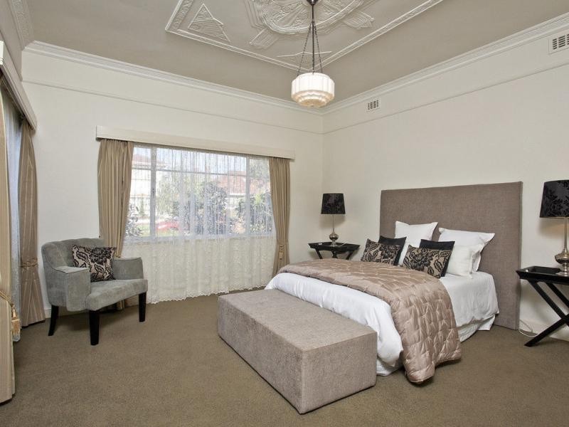 4 Grammar Street, Strathmore VIC 3041