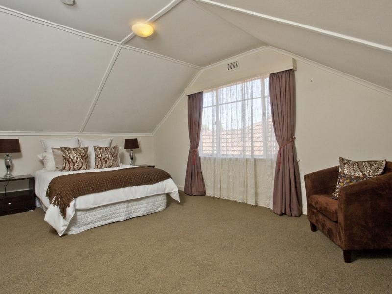 4 Grammar Street, Strathmore VIC 3041