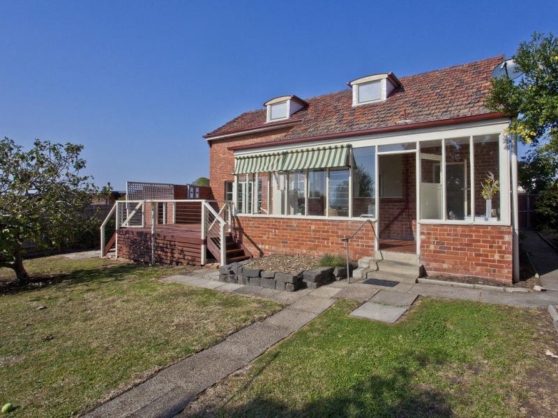 4 Grammar Street, Strathmore VIC 3041