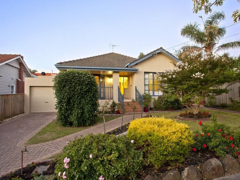 2 Bruce Street, Strathmore VIC 3041