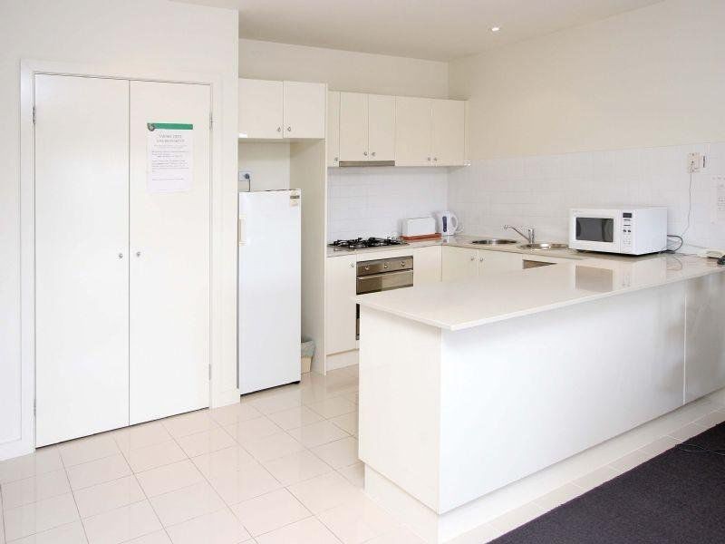 18/42-50 Napier Crescent, Essendon VIC 3040