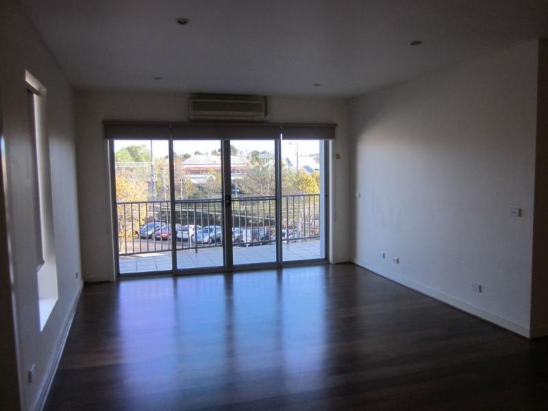 18/42-50 Napier Crescent, Essendon VIC 3040