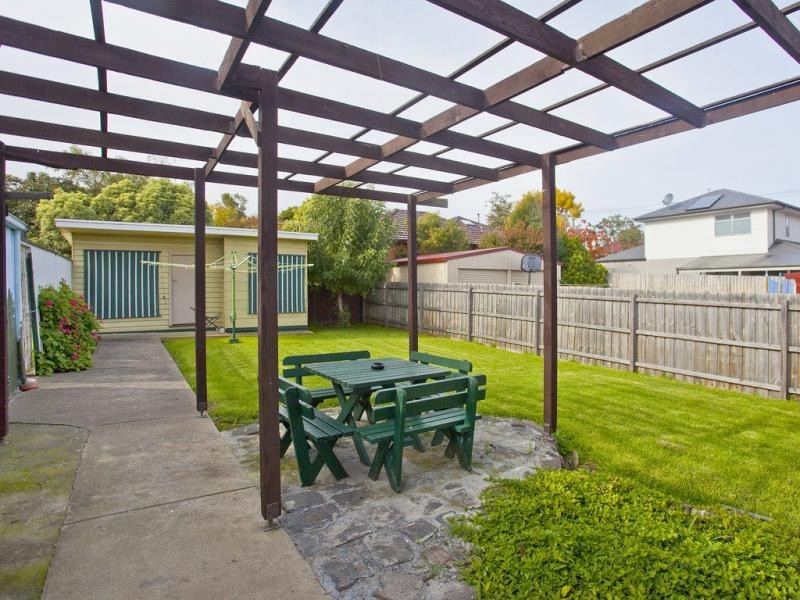 2 George Street, Niddrie VIC 3042