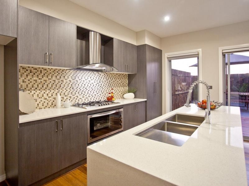 10 Loch Crescent, Strathmore VIC 3041