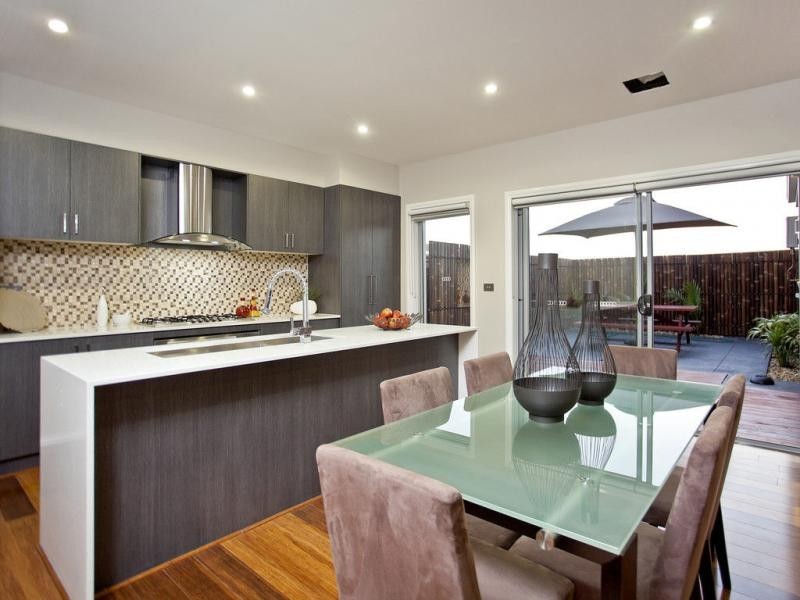 10 Loch Crescent, Strathmore VIC 3041