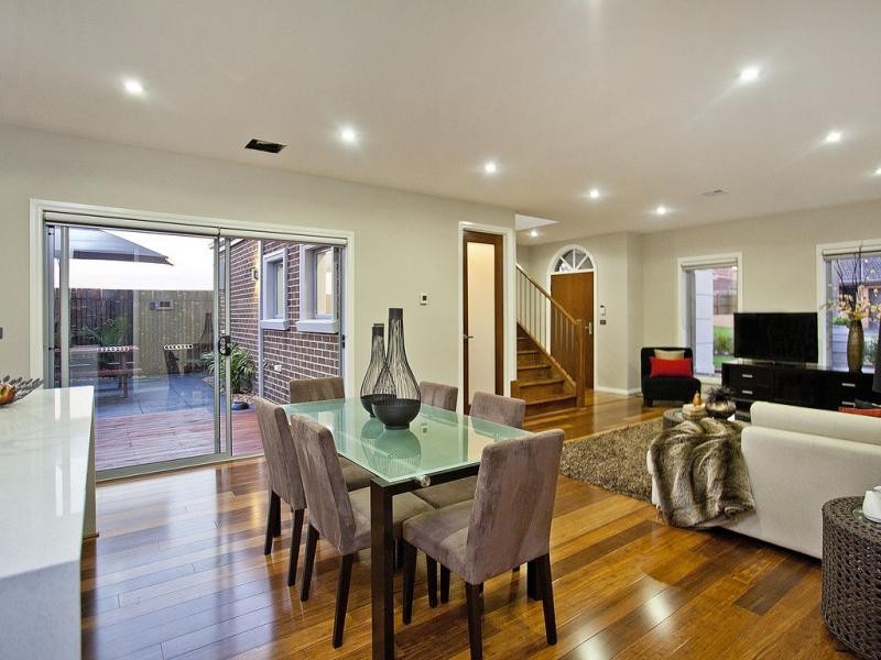 10 Loch Crescent, Strathmore VIC 3041
