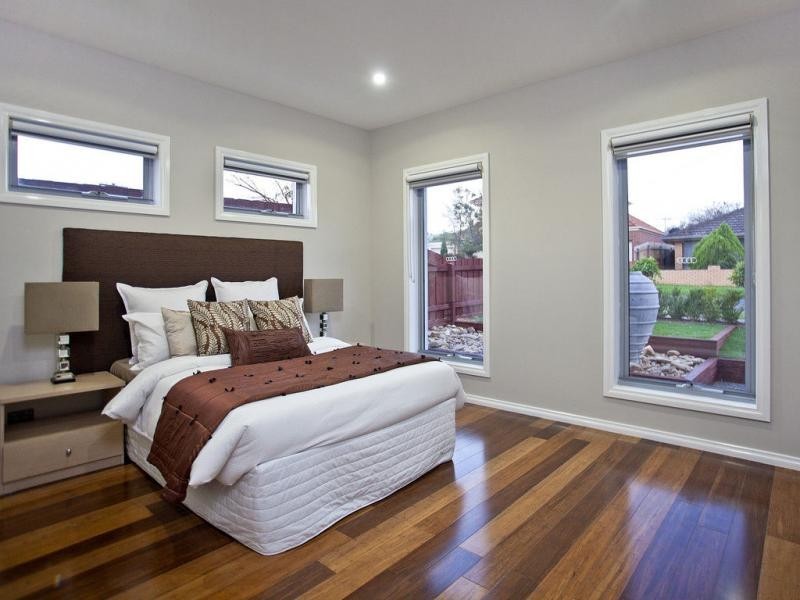 10 Loch Crescent, Strathmore VIC 3041