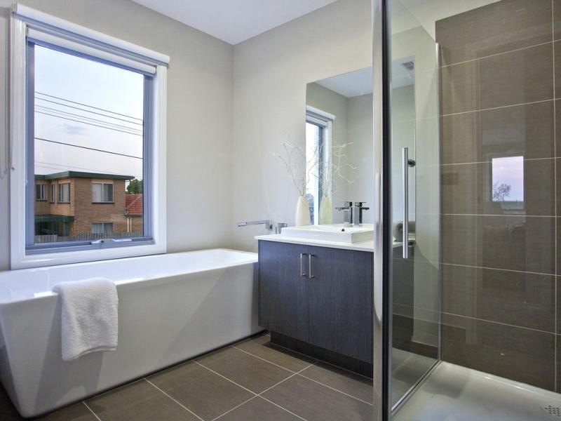10 Loch Crescent, Strathmore VIC 3041