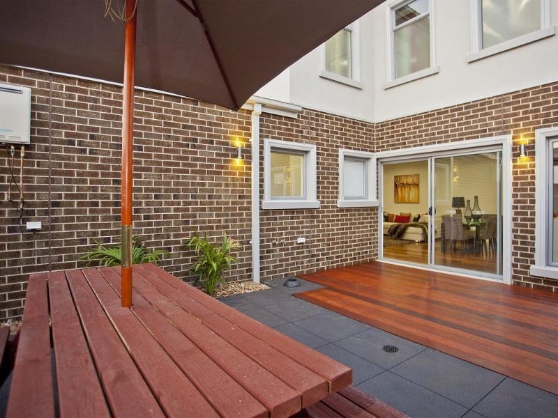 10 Loch Crescent, Strathmore VIC 3041