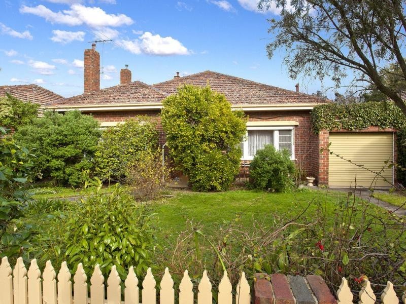 29 Hayes Road, Strathmore VIC 3041
