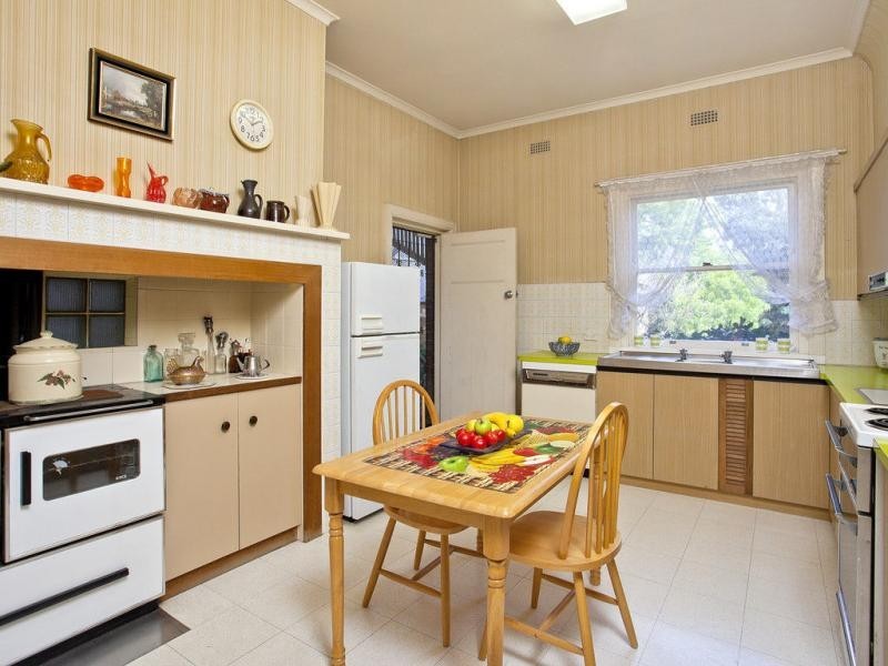 29 Hayes Road, Strathmore VIC 3041
