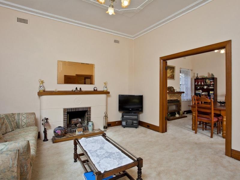 29 Hayes Road, Strathmore VIC 3041