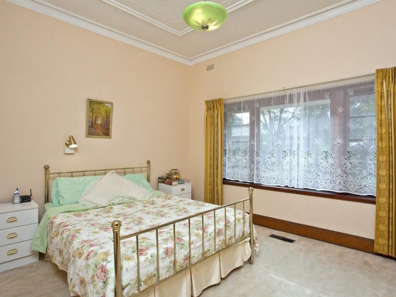 29 Hayes Road, Strathmore VIC 3041