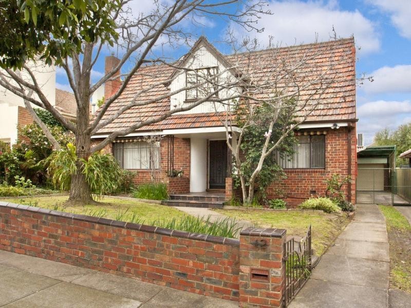 12 Wood Street, Strathmore VIC 3041