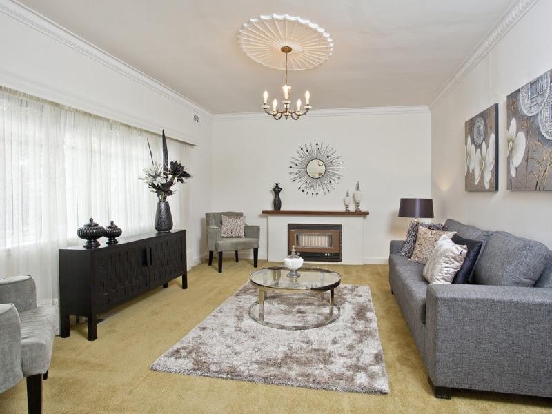 12 Wood Street, Strathmore VIC 3041