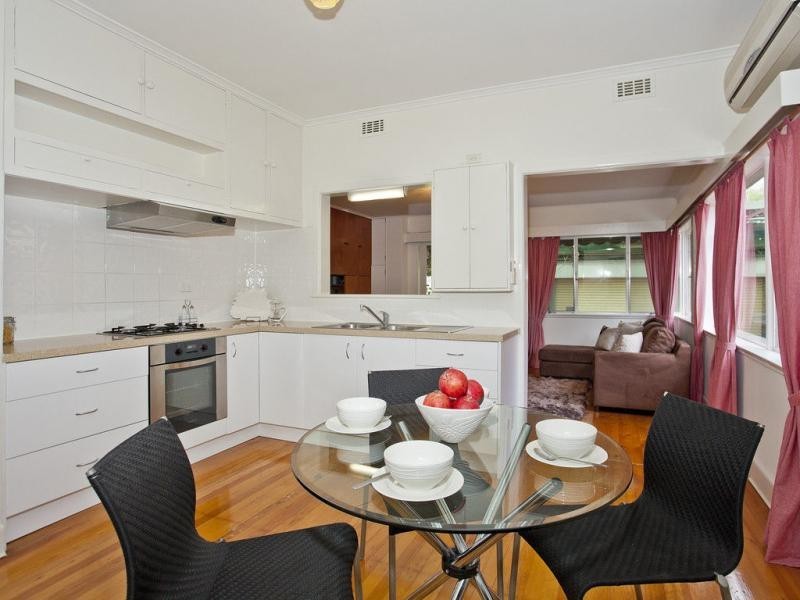 12 Wood Street, Strathmore VIC 3041
