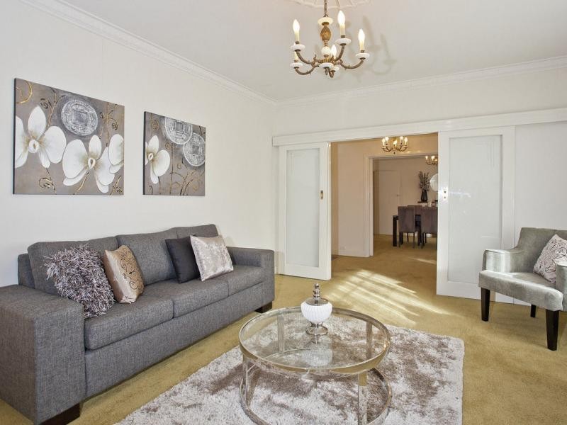 12 Wood Street, Strathmore VIC 3041