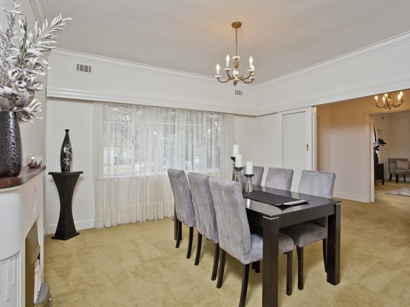 12 Wood Street, Strathmore VIC 3041