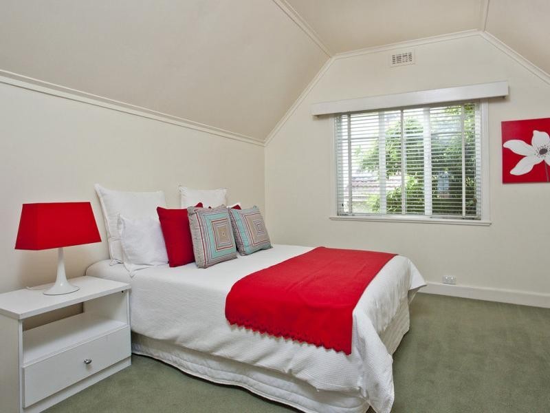 12 Wood Street, Strathmore VIC 3041