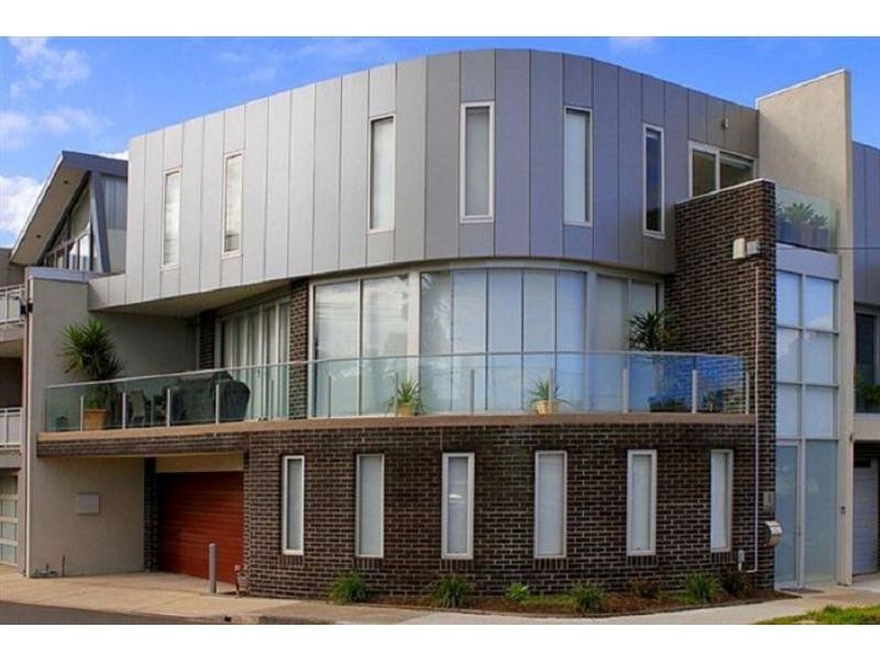 1 Wallace Crescent, Strathmore VIC 3041
