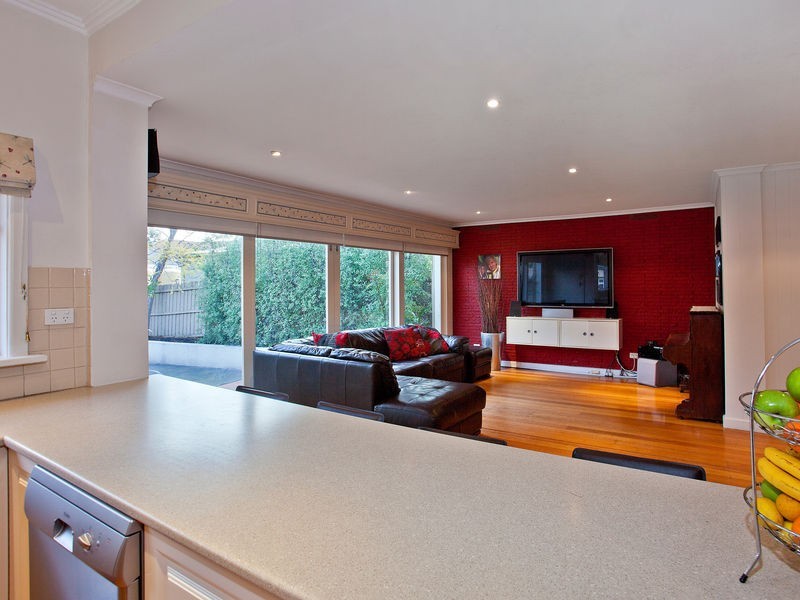 23 Magdala Avenue, Strathmore VIC 3041