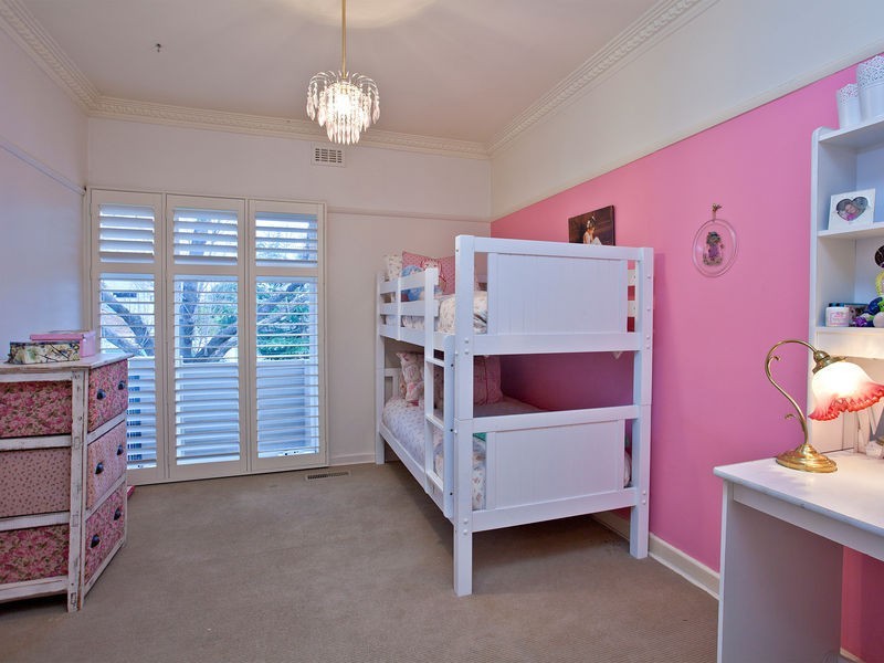 23 Magdala Avenue, Strathmore VIC 3041