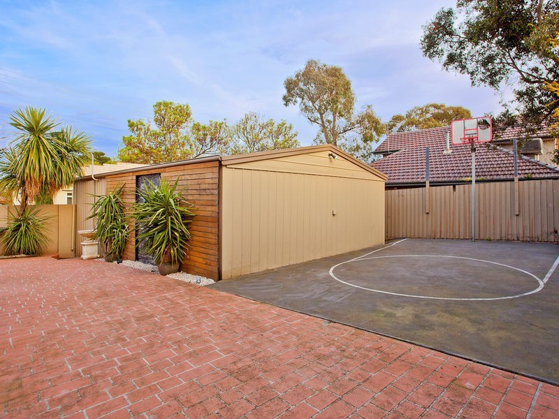 23 Magdala Avenue, Strathmore VIC 3041