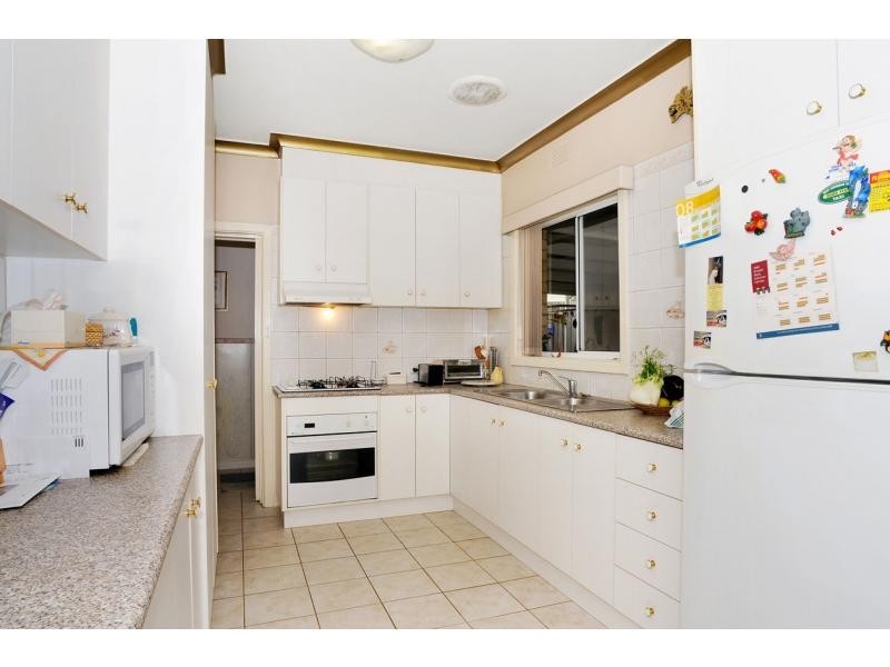 9 Esmale Street, Strathmore VIC 3041