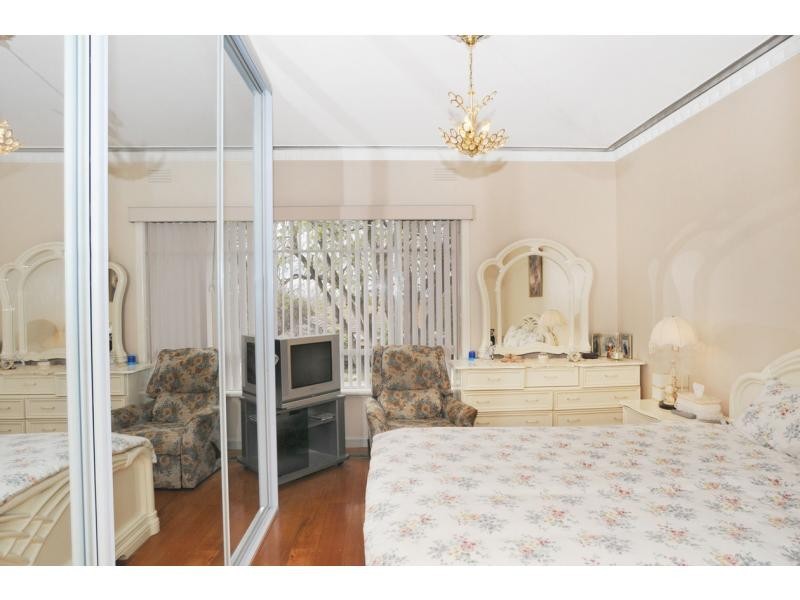 9 Esmale Street, Strathmore VIC 3041