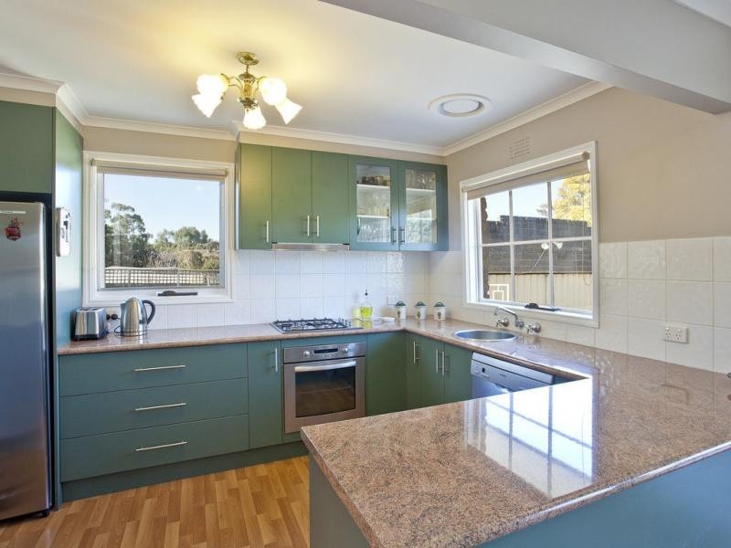 16 Boeing Road, Strathmore Heights VIC 3041