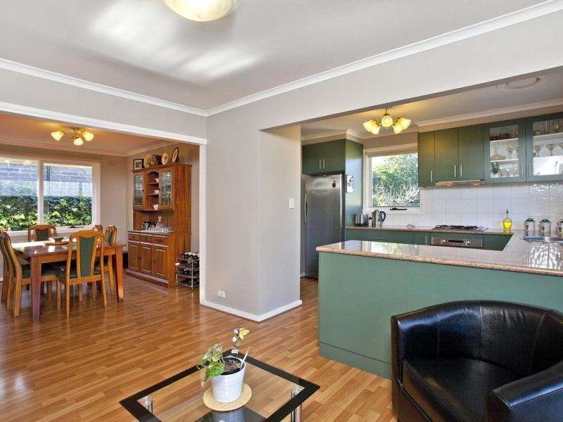 16 Boeing Road, Strathmore Heights VIC 3041
