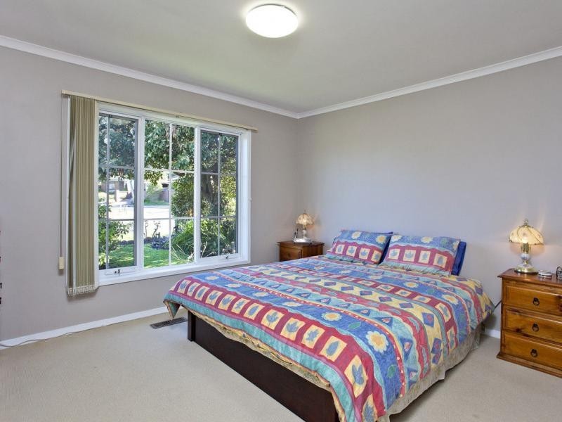 16 Boeing Road, Strathmore Heights VIC 3041