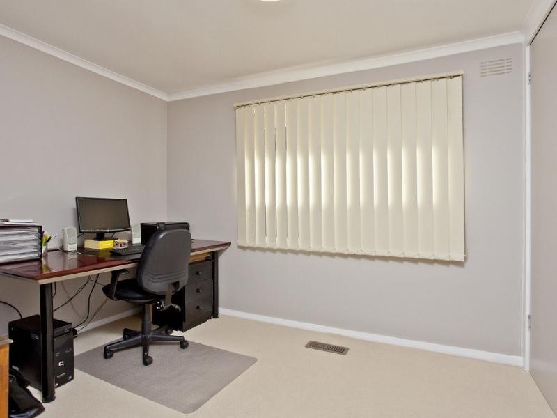 16 Boeing Road, Strathmore Heights VIC 3041