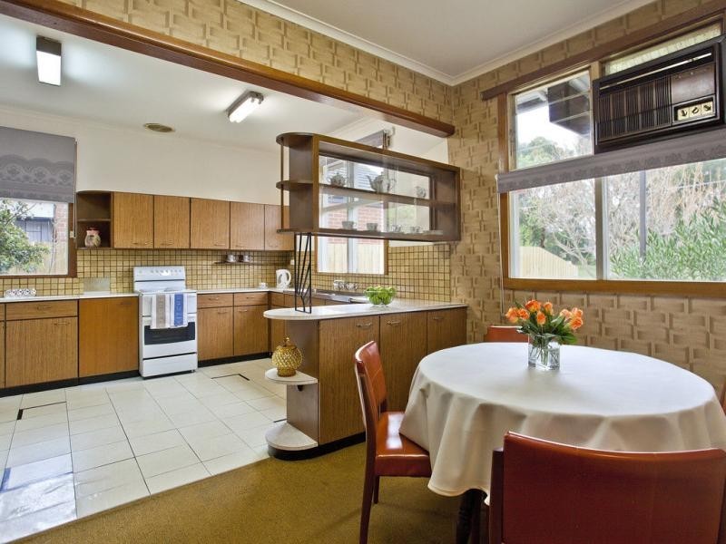 13 Brosnan Crescent, Strathmore VIC 3041