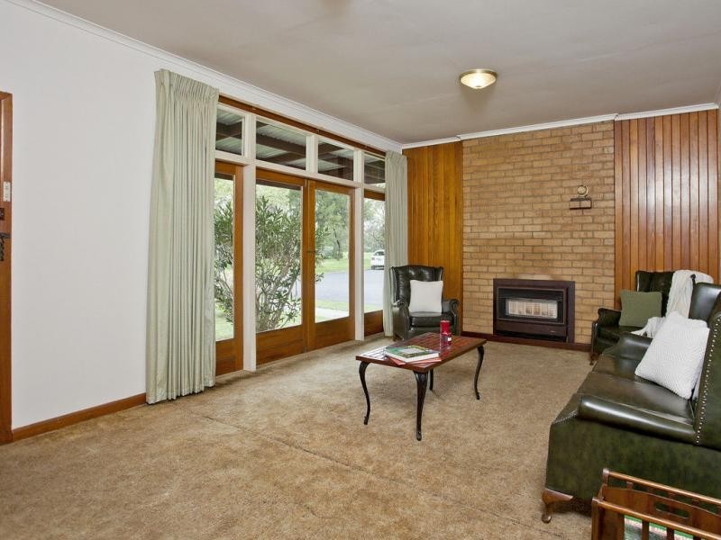 13 Brosnan Crescent, Strathmore VIC 3041