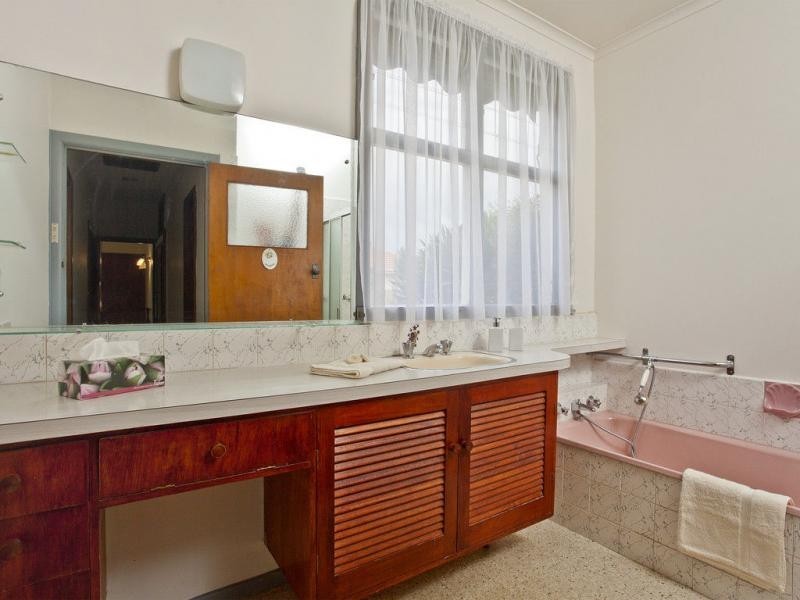 13 Brosnan Crescent, Strathmore VIC 3041
