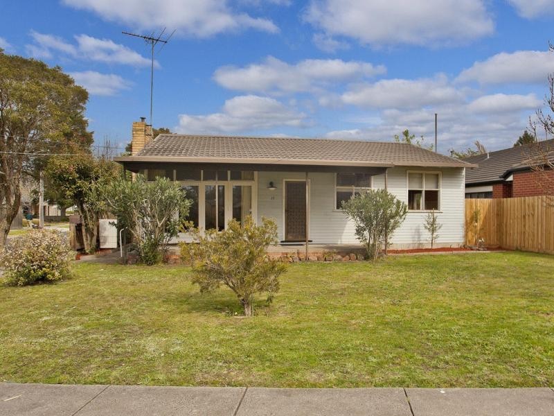 13 Brosnan Crescent, Strathmore VIC 3041