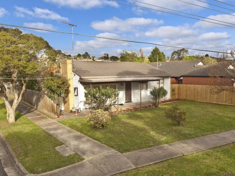 13 Brosnan Crescent, Strathmore VIC 3041