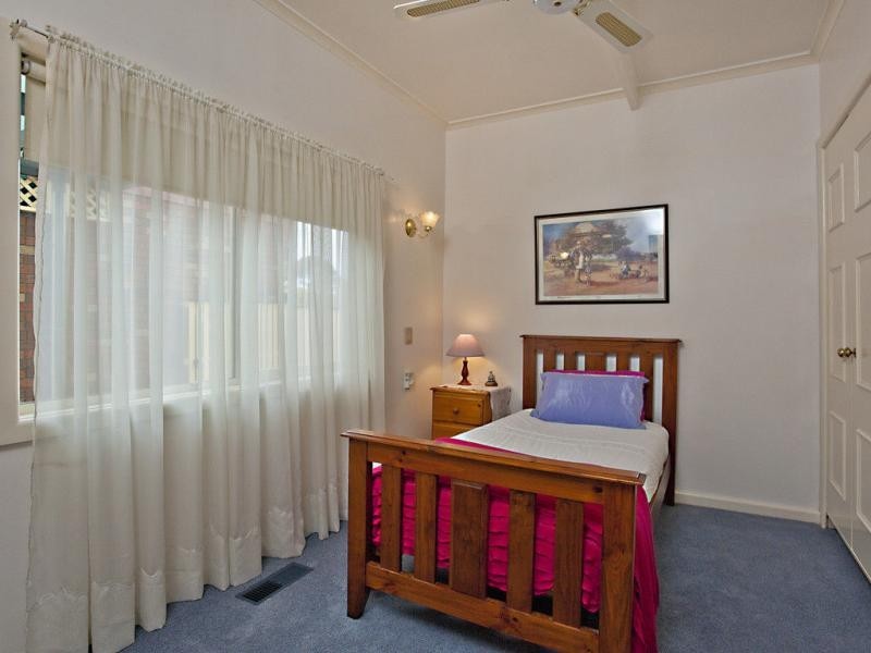 7 Raleigh Grove, Essendon North VIC 3041