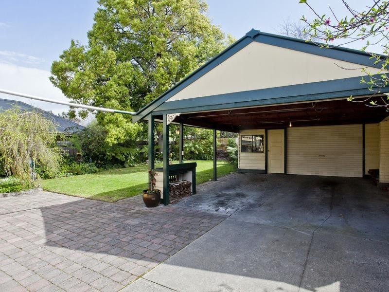 7 Raleigh Grove, Essendon North VIC 3041