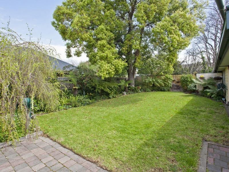 7 Raleigh Grove, Essendon North VIC 3041