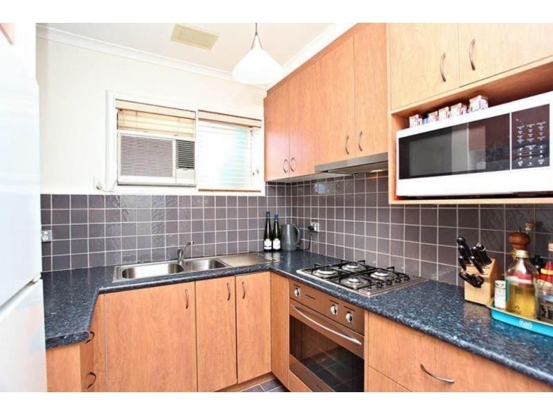 15/13 Hopetoun Avenue, Brunswick VIC 3056