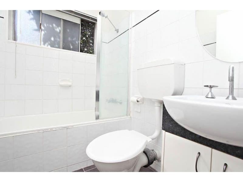 15/13 Hopetoun Avenue, Brunswick VIC 3056