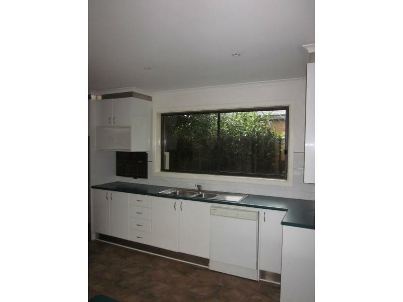 29 Lockheed Street, Strathmore Heights VIC 3041