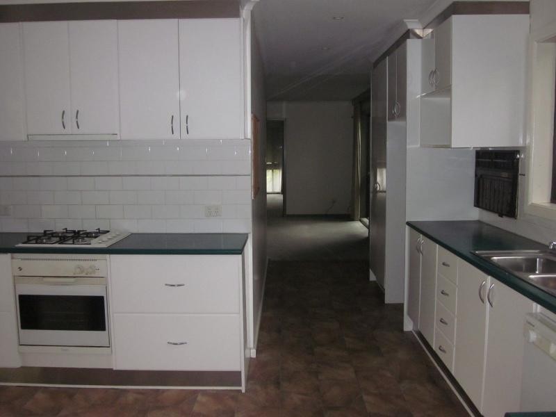 29 Lockheed Street, Strathmore Heights VIC 3041