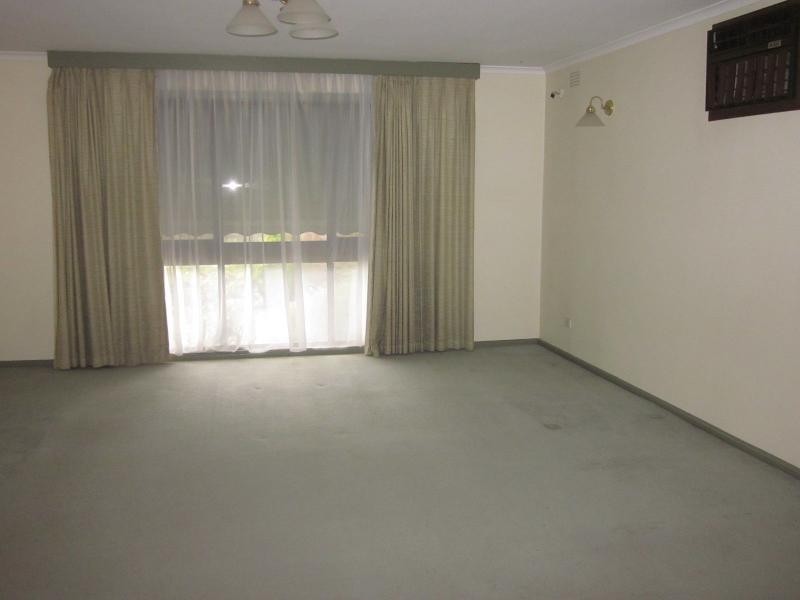 29 Lockheed Street, Strathmore Heights VIC 3041