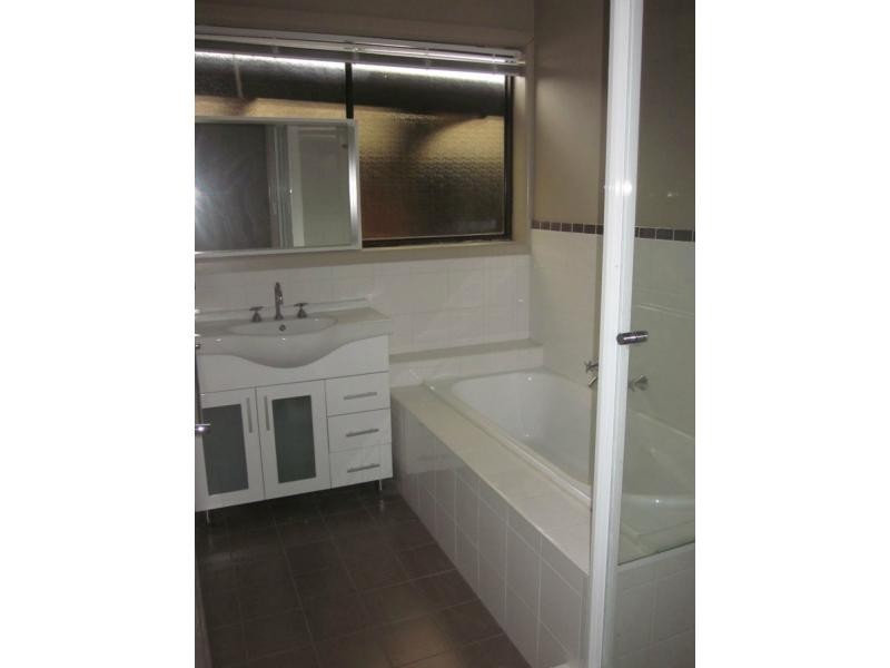 29 Lockheed Street, Strathmore Heights VIC 3041