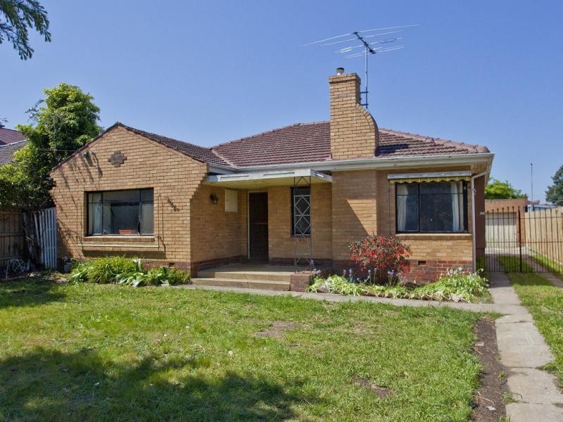 16 Bournian Avenue, Strathmore VIC 3041