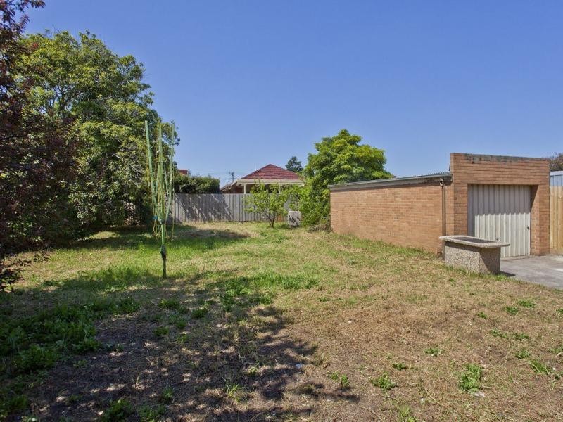 16 Bournian Avenue, Strathmore VIC 3041