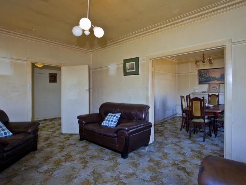 16 Bournian Avenue, Strathmore VIC 3041